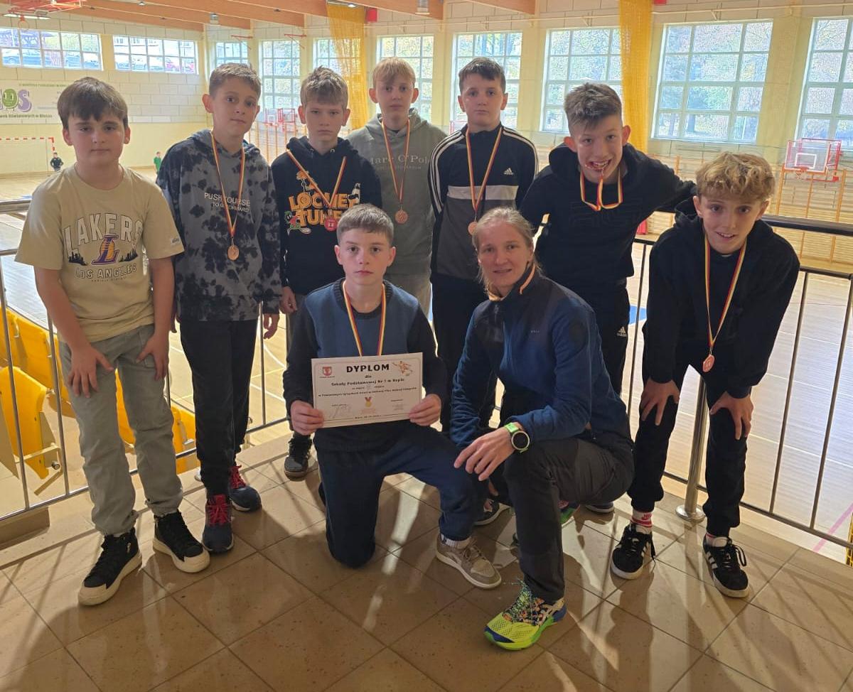 Powiatowe Igrzyska Dzieci w Halowej Piłce Nożnej chłopców