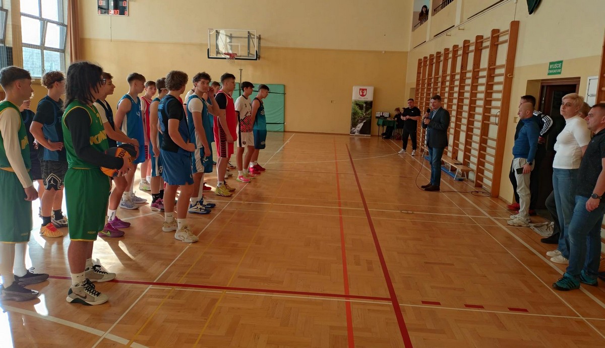 Powiatowa Licealiada w Koszykówce 3x3 chłopców