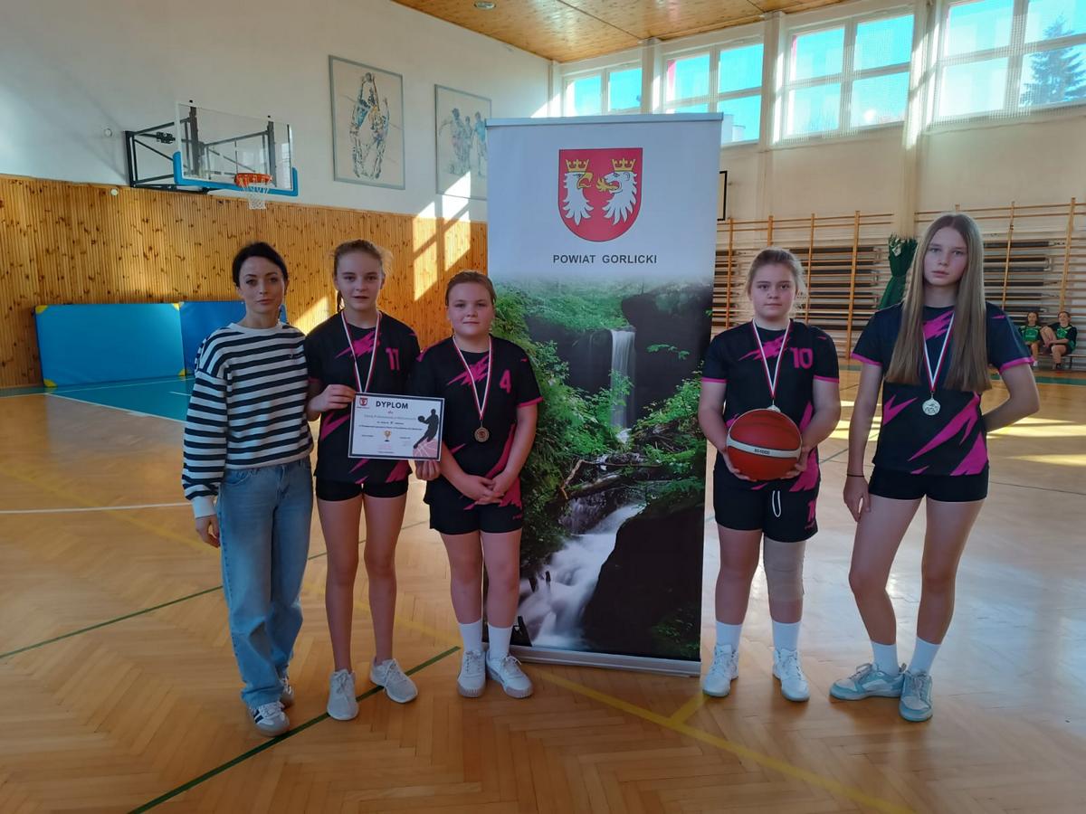 Powiatowe Igrzyska Dzieci i Młodzieży w Koszykówce 3x3 dziewcząt