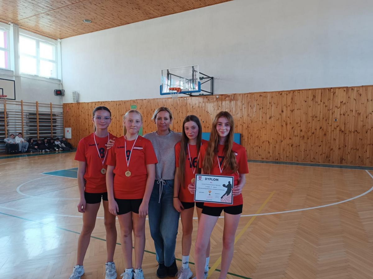Powiatowe Igrzyska Dzieci i Młodzieży w Koszykówce 3x3 dziewcząt