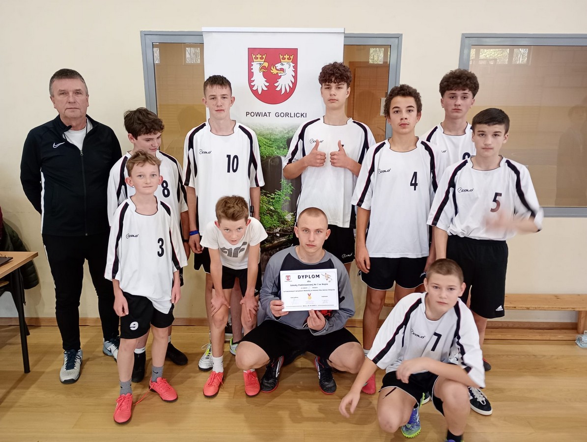 Powiatowe Igrzyska Młodzieży w Halowej Piłce Nożnej